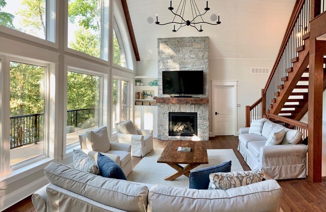 Luxury Drag Lake Cottage with Hot Tub & A/C