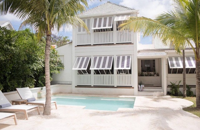 Luxury Dunmore Town Home w/Heated Pool