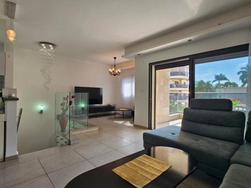 Luxury Duplex 3BR Garden + Balcony Parking