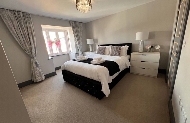Luxury Durham Home in DH1, Free Parking, No Fees