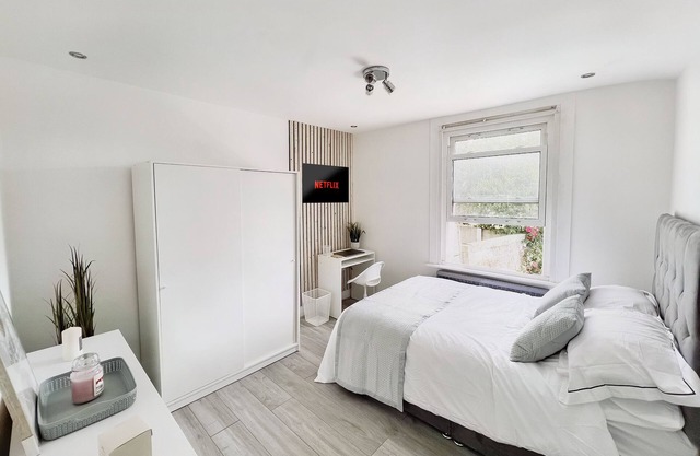 Luxury En-suite In a Centrally Located Apartment