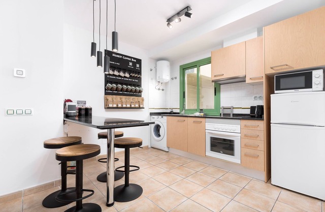 Luxury Apt King Size, 300mb Wifi & Free Coffee Bar