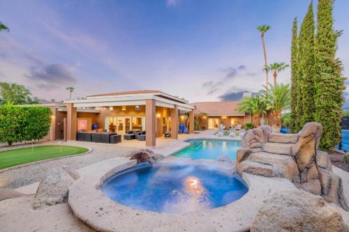 Luxury Estate, Heated Pool, Pickleball Court, More