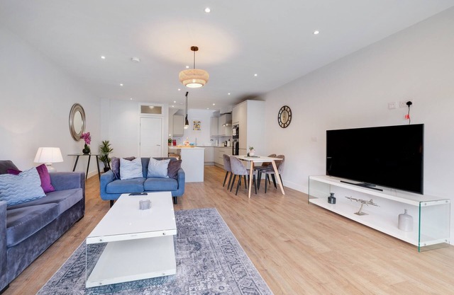 Luxury Executive 5 Bedroom Home in Purley