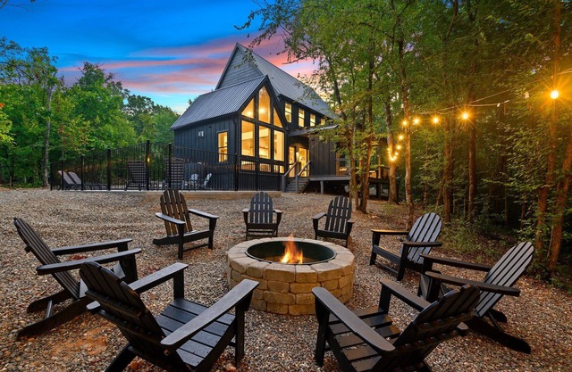 Luxury Fall Stay | Heated Pool + Hot Tub