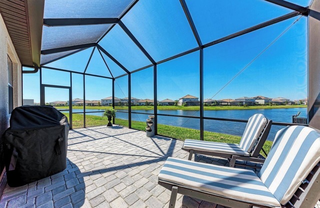 Luxury Family Friendly Villa in LWN Lorraine Lakes! 3 Beds 2 Baths!