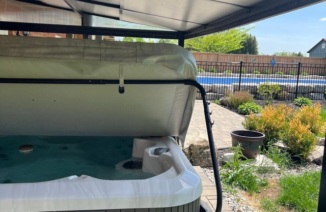 Luxury Farm Stay | Olympic Pool, Hot Tub & 3-Bed Guest Suite