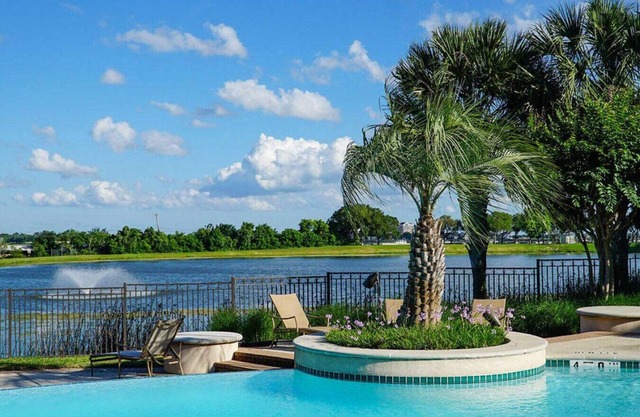 Luxury Fully Furnished Apartment by the Lake