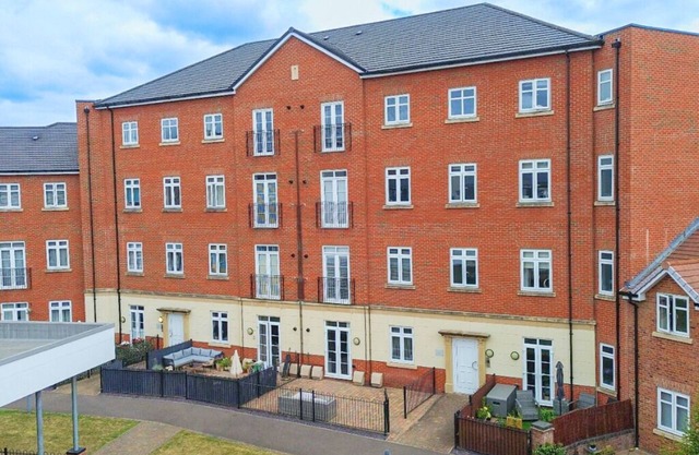 Luxury Furnished 2BR Apt w/WiFi, Workspace, Washer & Parking