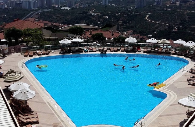 Luxury GoldCity SM Apartments