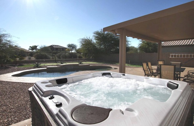 Luxury Golf Property - Heated Pool - Hot Tub - Putting Green - HDTV