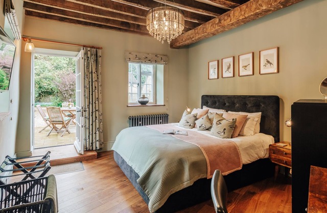 Luxury Grade II listed apt w/garden, dog friendly