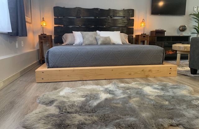 Luxury Guest House With Private Hot Tub and Trails