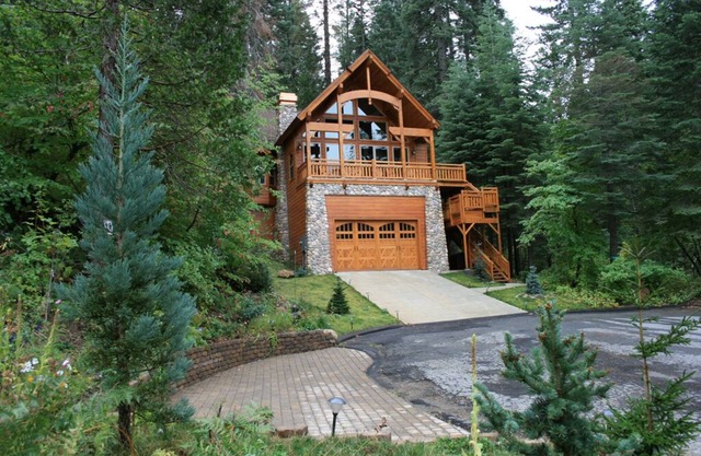 Luxury home inside Yosemite gates and only minutes from valley floor