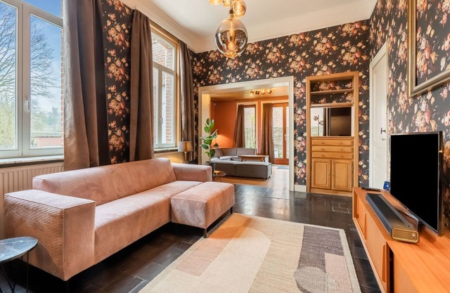 Luxury holiday home in Vloesberg with sauna and hot tub