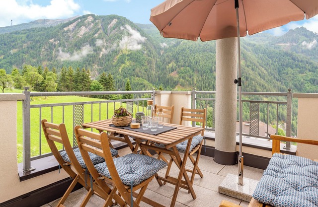 Luxury holiday home with stunning views & oak sauna