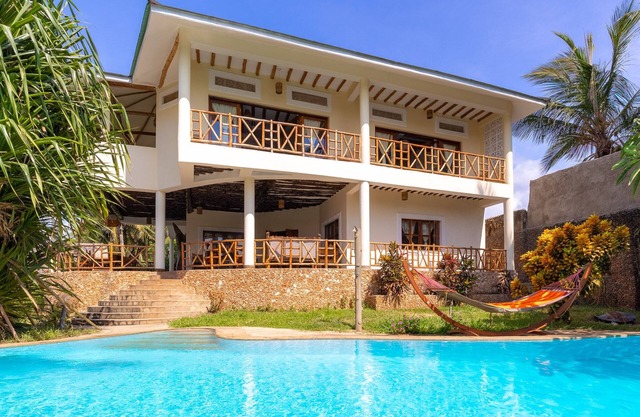 Luxury Holiday Villa - Private Chef - Pool - A/C (partly)