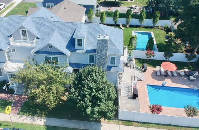 Luxury Home a Short Walk to Beach and Town with Amazing Reviews
