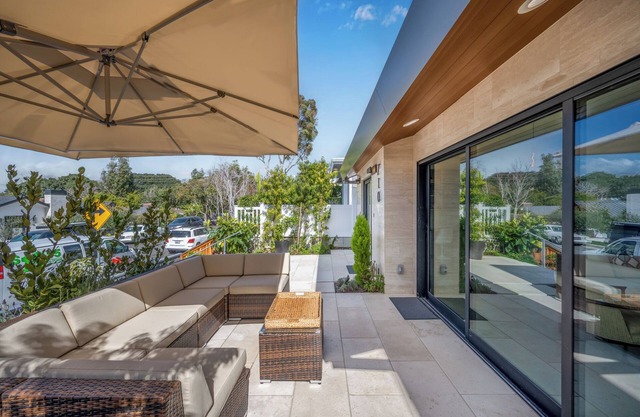 Luxury Home in Corona Del Mar Near Shops & Dining