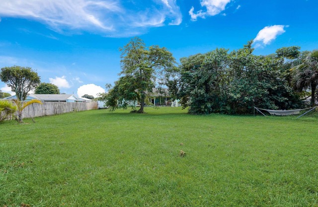 Luxury home on 1 acre near Trump golf club in West palm beach Fl, 3 ml to ocean!