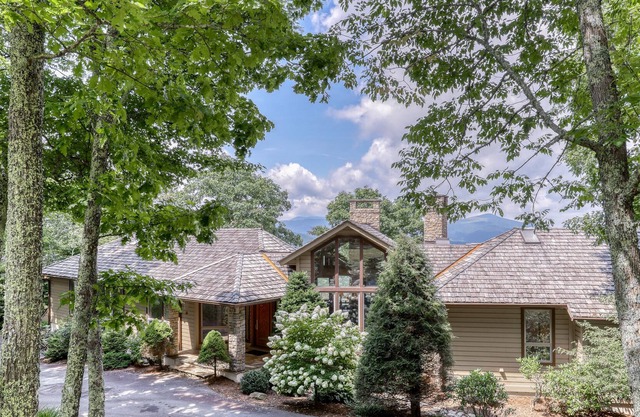 Luxury home on Summit Peak at the exclusive Elk River Club!