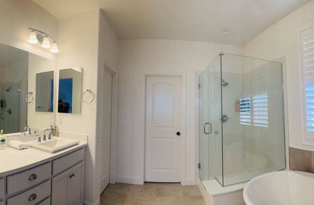 Luxury home. This home is located in a good neighborhood of Sacramento area.