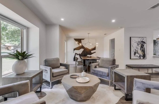 Luxury Home with 5 Bedrooms and Private Pool