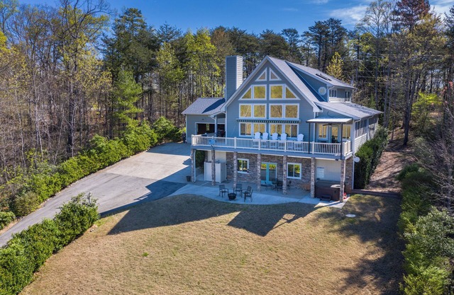 Luxury Home with Amazing Lake and Mountain views, game room, hot tub!