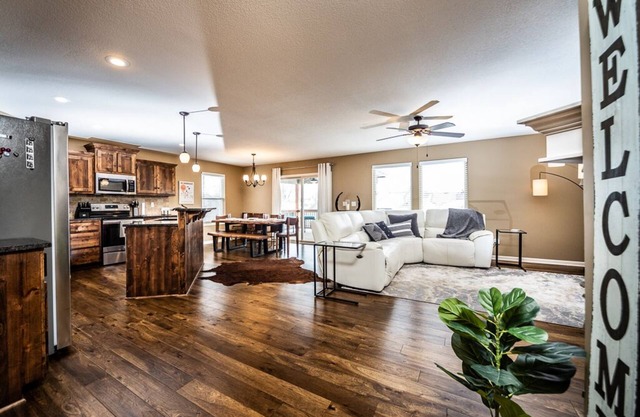 Luxury Home with Entertainment Room & Pool Table