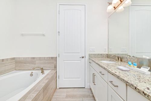Luxury Home With Themed Rooms, Game Room And Waterpark & Resort Access Near Disney At Encore Resorts Reunion - 260Cl