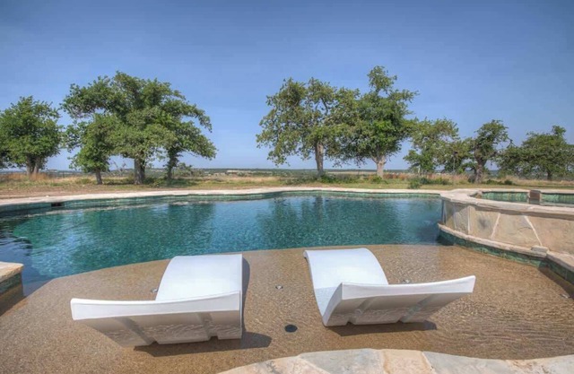 Luxury Homes! With a Pool-jacuzzi-outdoor Kitchen!