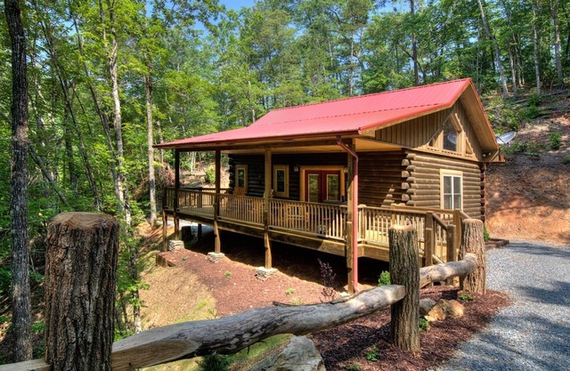 Luxury Honeymoon Suite-10 min from Smoky Mtn Railway & NOC