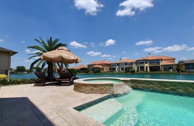 Luxury House/1 bedroom/1.5 Pvt Master Bathroom