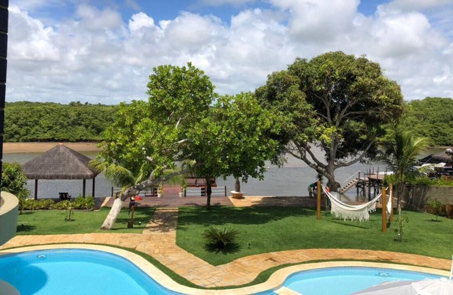 Luxury house by the river in Toquinho, large pool, 5 suites - 20 people