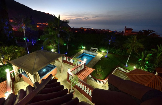 Luxury house with heatable pool, sauna and Jacuzzi, 6 - 13 guests