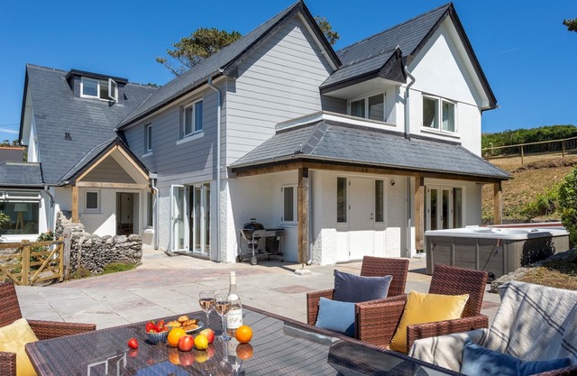 Luxury House with sea view, near Salcombe