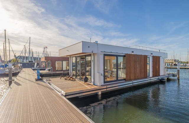 Luxury Houseboat: "Liberdade" with sauna. Dinghy included.