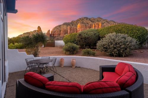 Luxury in Sedona Desert with 360 Views & Sunsets with Family