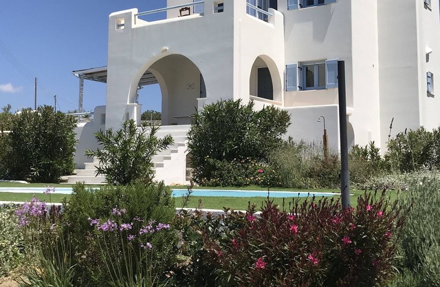 Luxury Independent self catered villa with swimming pool for 10 guests