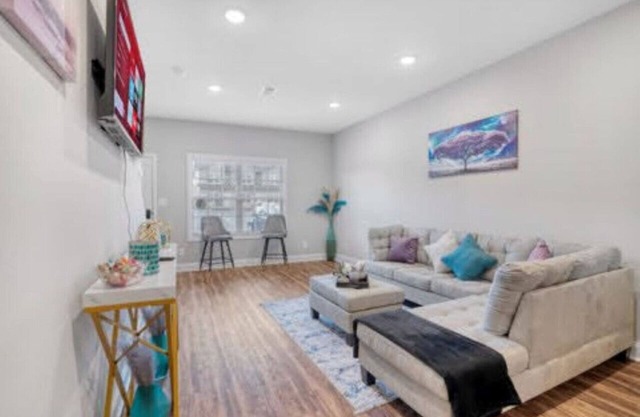 Luxury keyless free WiFi exit 11