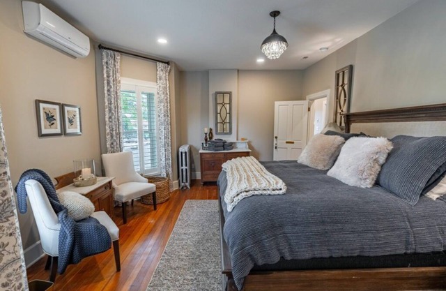 Luxury King Suite in the heart of the Royal Gorge Region