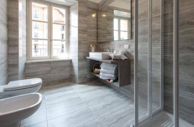 Luxury Lake Front Britannia Apartments