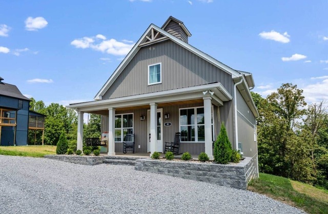 Luxury Lake Getaway | Sleeps 12