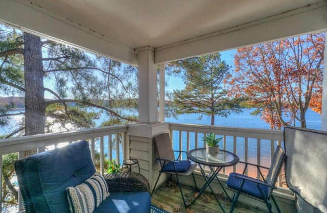 Luxury Lake Norman Condo with Penthouse Views!
