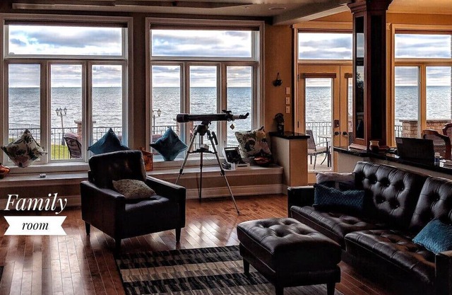 Luxury - Lake Paradise Villa With View of Water/Sunrise