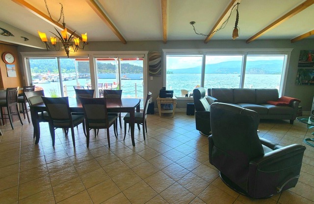 Luxury Lake Shore Home 7 nights Sat-Sat Jul/Aug 4 nights mid season