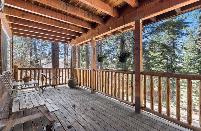 Luxury Lake View, Pool Table, BBQ, Wet Bar, Poker Room (HCH1435)