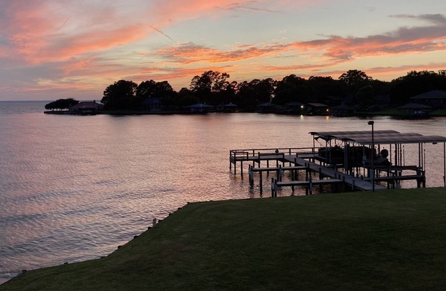 Luxury Lakefront Condo - A Private Paradise!