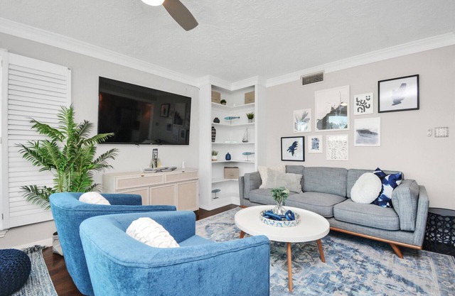 Luxury Lakefront - Game Room - 7 beds - Hot tub - Kayaks - Dock