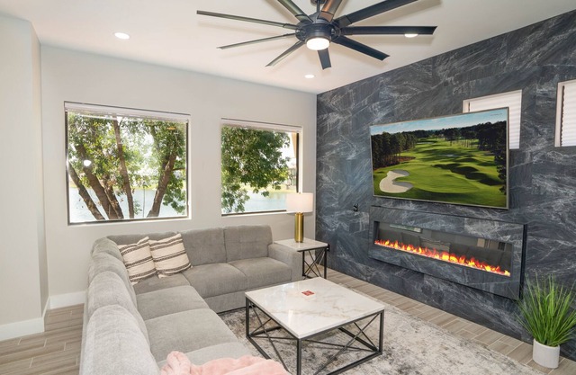 Luxury Lakefront in McCormick Ranch Scottsdale - CLOSE TO EVERYTHING! 3 bd/2bth